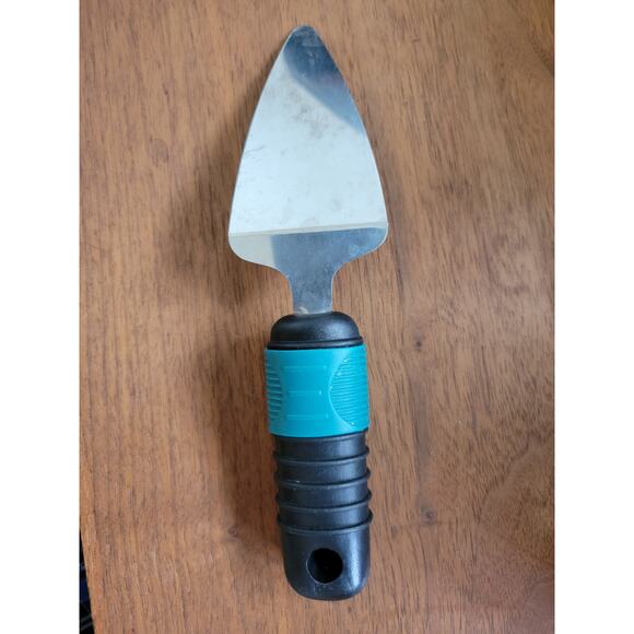 Black and Green Pie Cake Dessert Server  - Wedge Blade, Hard Plastic Handle - Picture 4 of 7